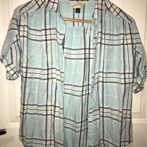 Button up shirt - Picture 1 of 3